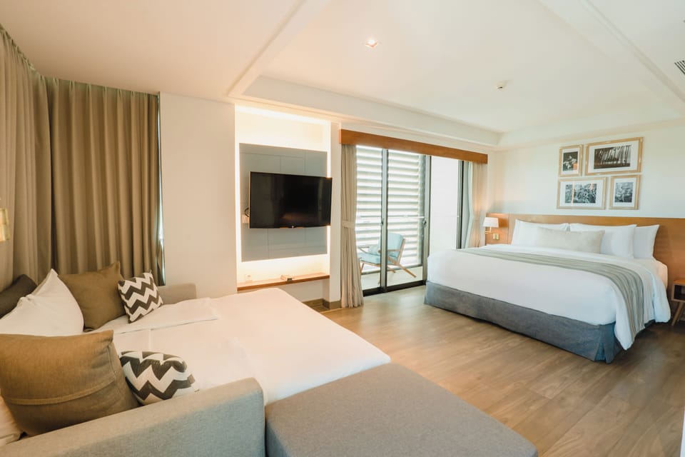 Family Residence Suite | Premium bedding, in-room safe, desk, soundproofing