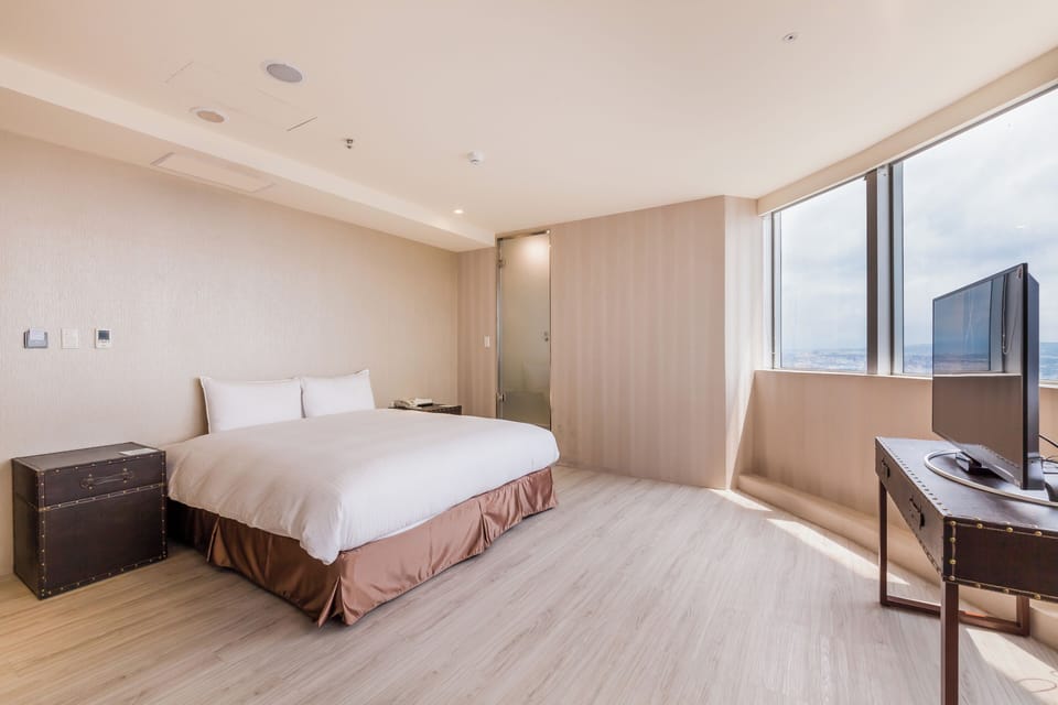 Deluxe Double Room, 1 Queen Bed, City View, Tower (Not applicable for Travel Subsidies) | Down comforters, desk, free WiFi, bed sheets