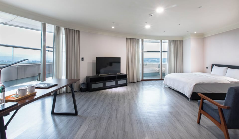 Deluxe Double Room, 1 Queen Bed, City View, Tower (Not applicable for Travel Subsidies) | Down comforters, desk, free WiFi, bed sheets