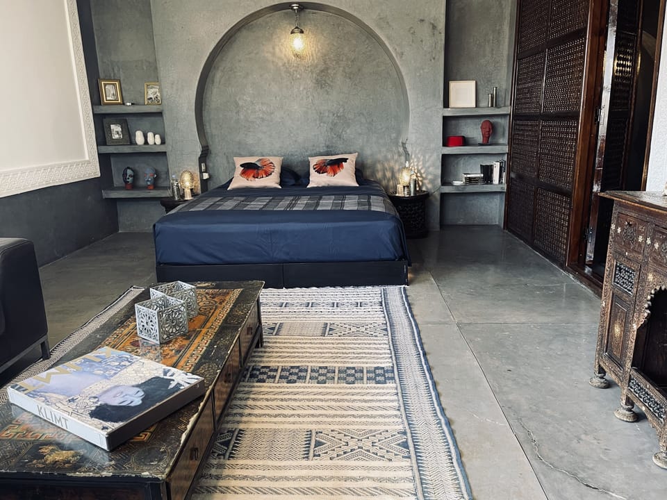Deluxe Room (Carbone) | Premium bedding, in-room safe, iron/ironing board, free WiFi