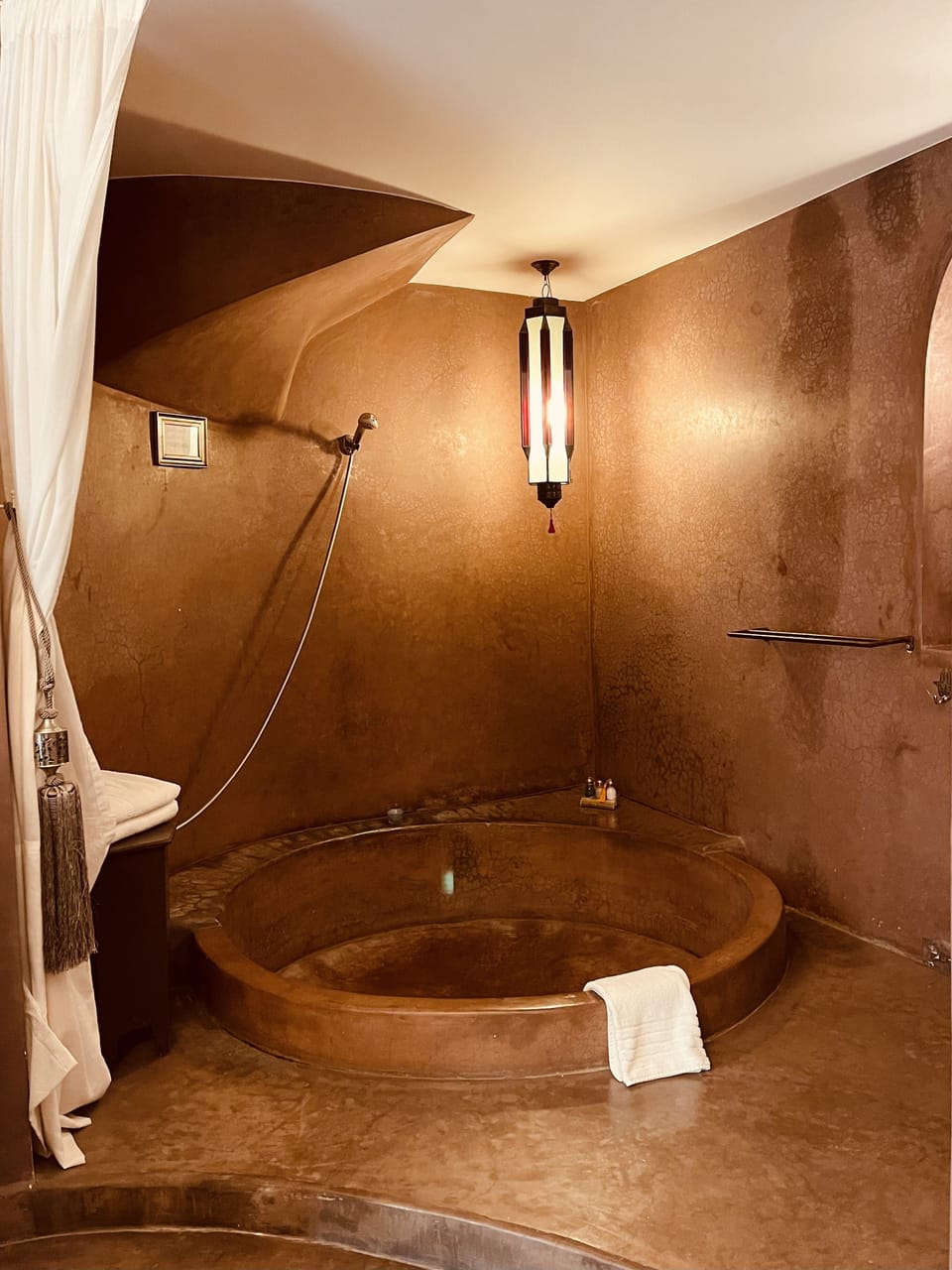 Junior Suite (Douiria) | Bathroom | Free toiletries, towels