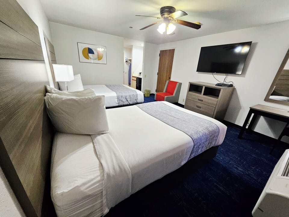 Deluxe Double Room | Desk, blackout drapes, iron/ironing board, free WiFi