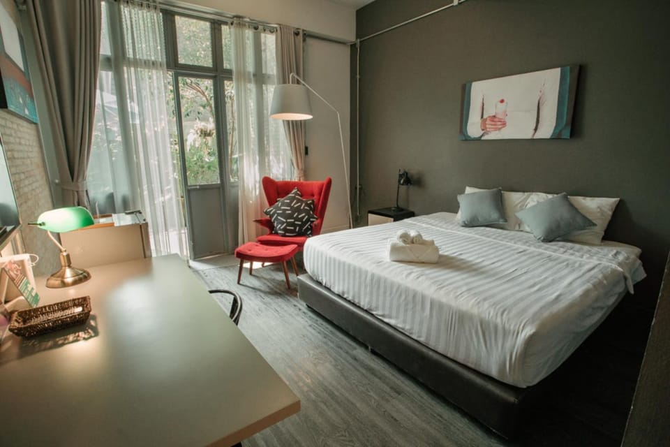 Deluxe Room, Garden View | Desk, blackout drapes, soundproofing, free WiFi