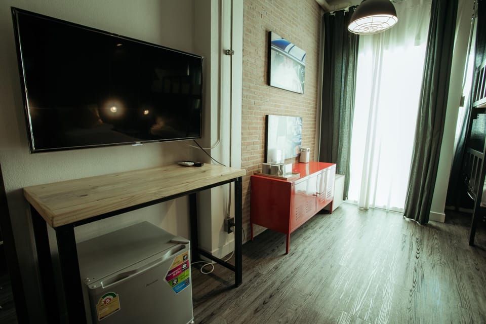 Classic Room | Desk, blackout drapes, soundproofing, free WiFi