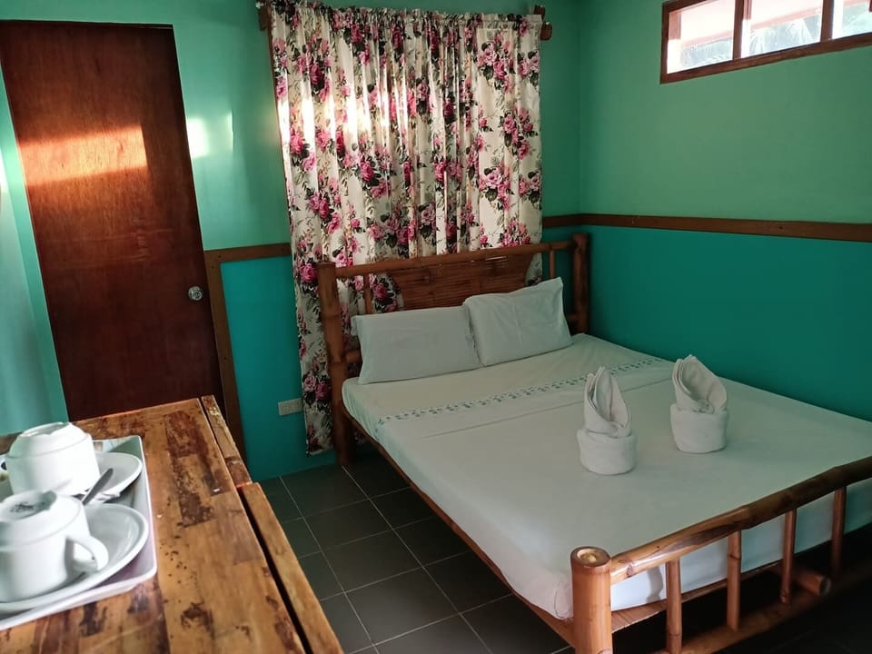 Beachfront Cottage | Free WiFi, bed sheets