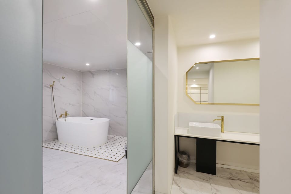 Family Room | Soundproofing, WiFi (free), individually decorated