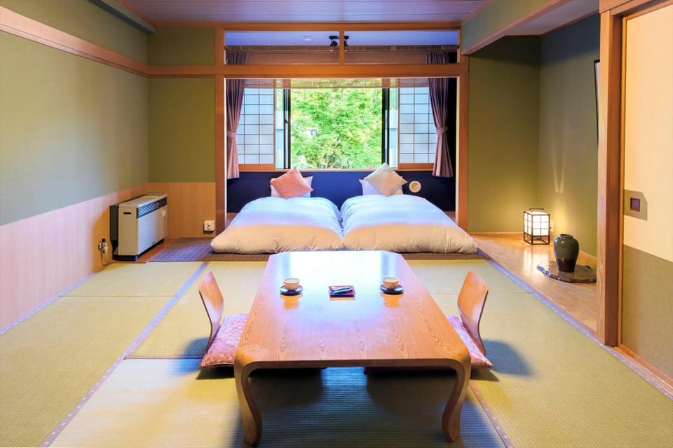 In-room safe, WiFi (free)