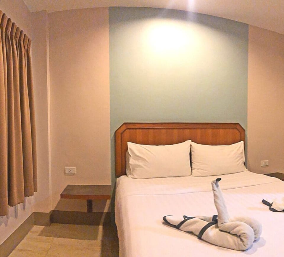 Standard Room | Laptop workspace, soundproofing, rollaway beds, free WiFi