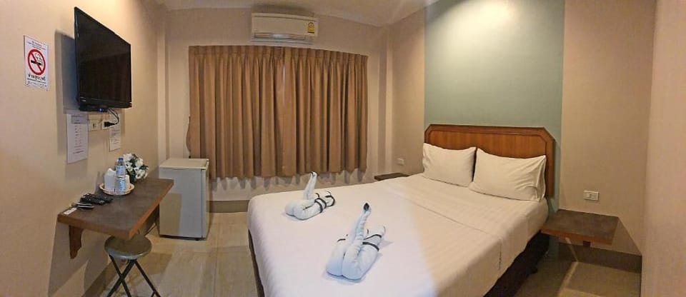 Laptop workspace, soundproofing, rollaway beds, free WiFi