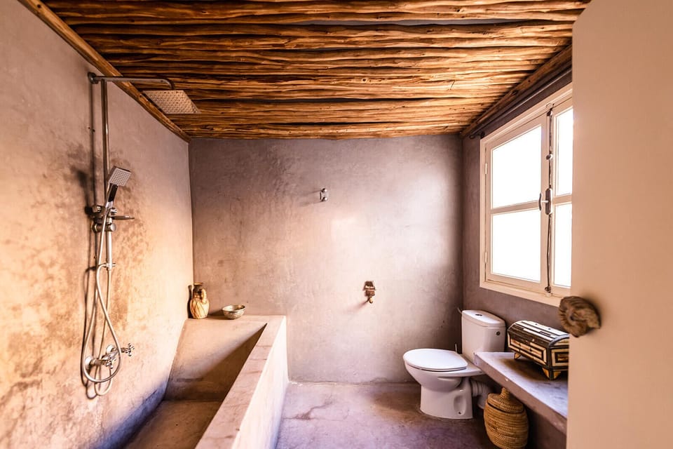 Executive Room | Bathroom | Free toiletries, hair dryer, towels
