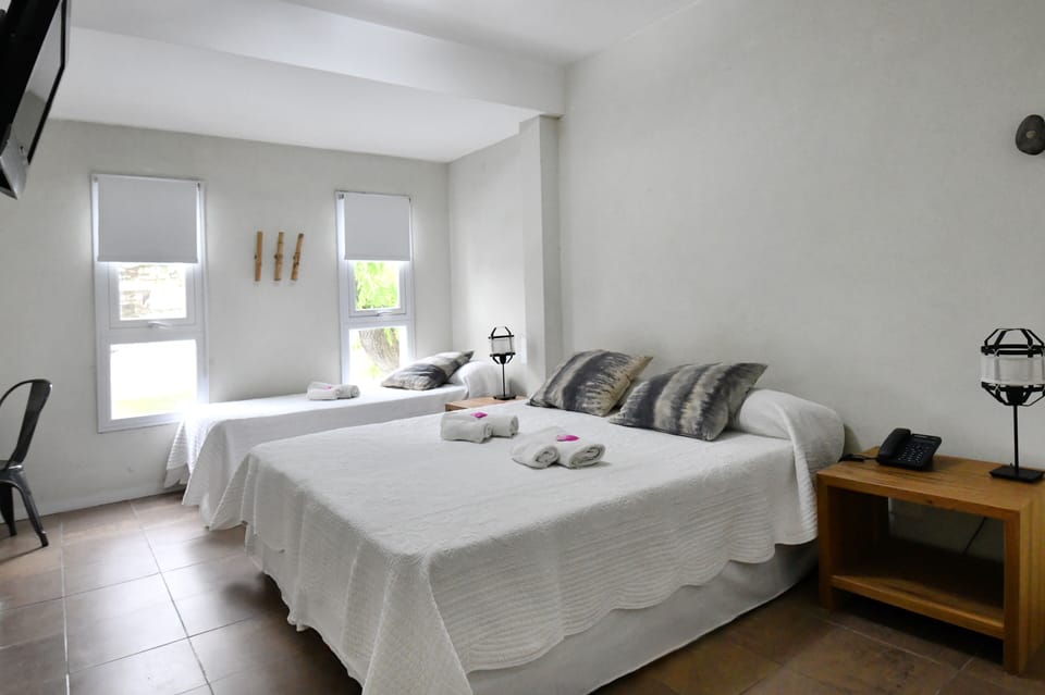 Standard Triple Room | In-room safe, bed sheets