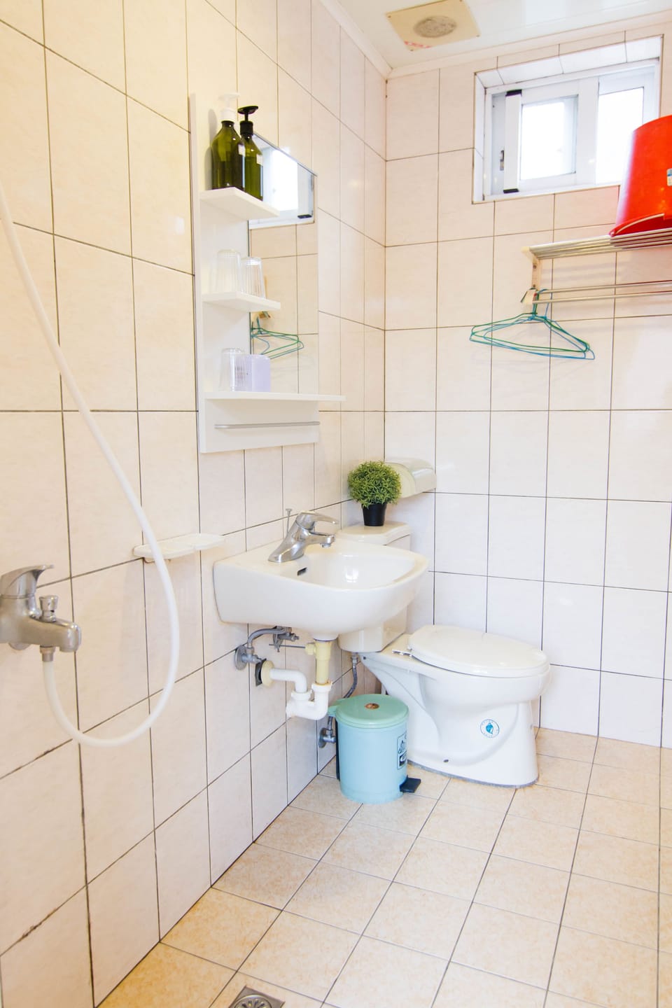 Comfort Quadruple Room, 2 Double Beds | Bathroom | Shower, free toiletries, hair dryer, slippers