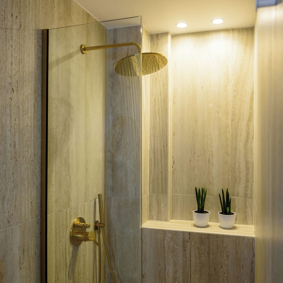 Superior Room Sunrise View | Bathroom | Bathtub, free toiletries, hair dryer, slippers