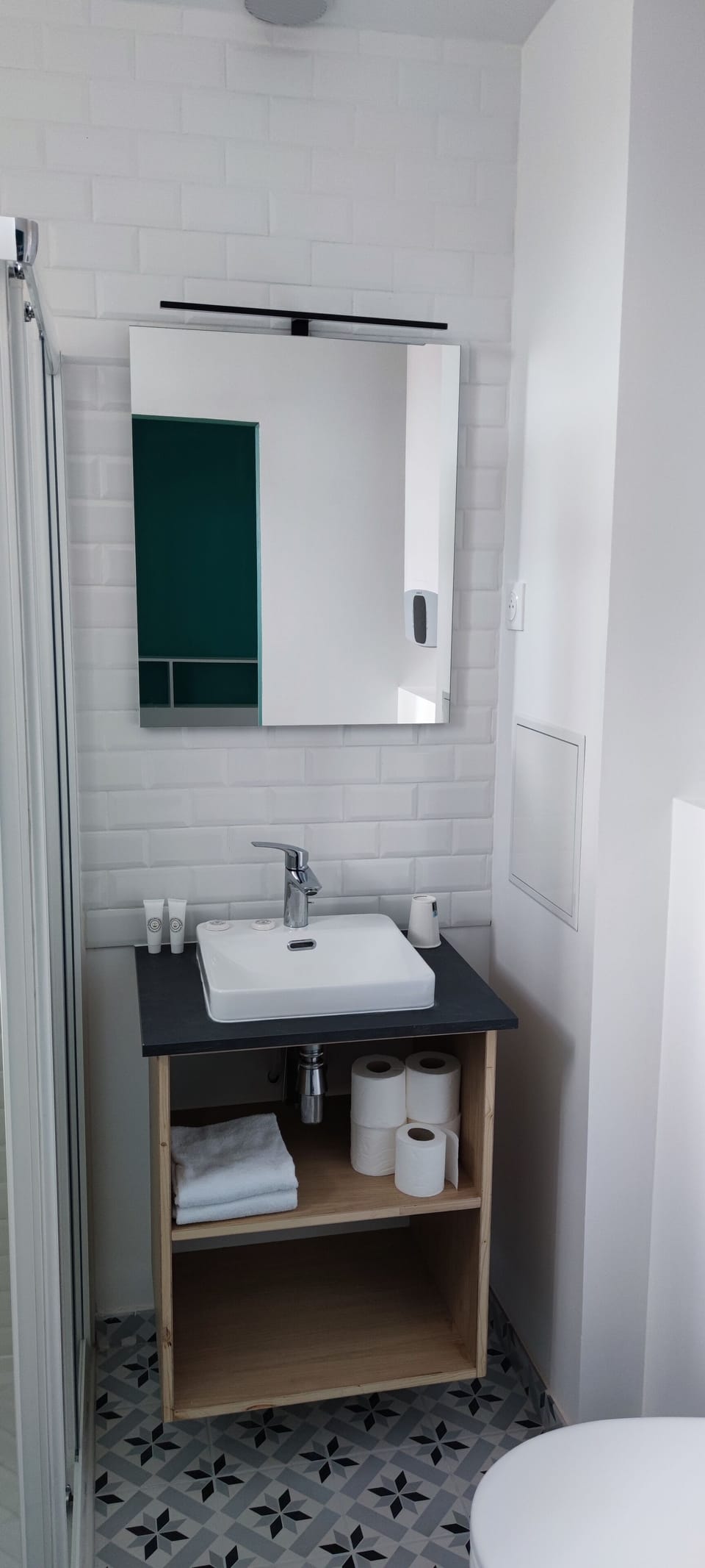 Shower, free toiletries, hair dryer, towels