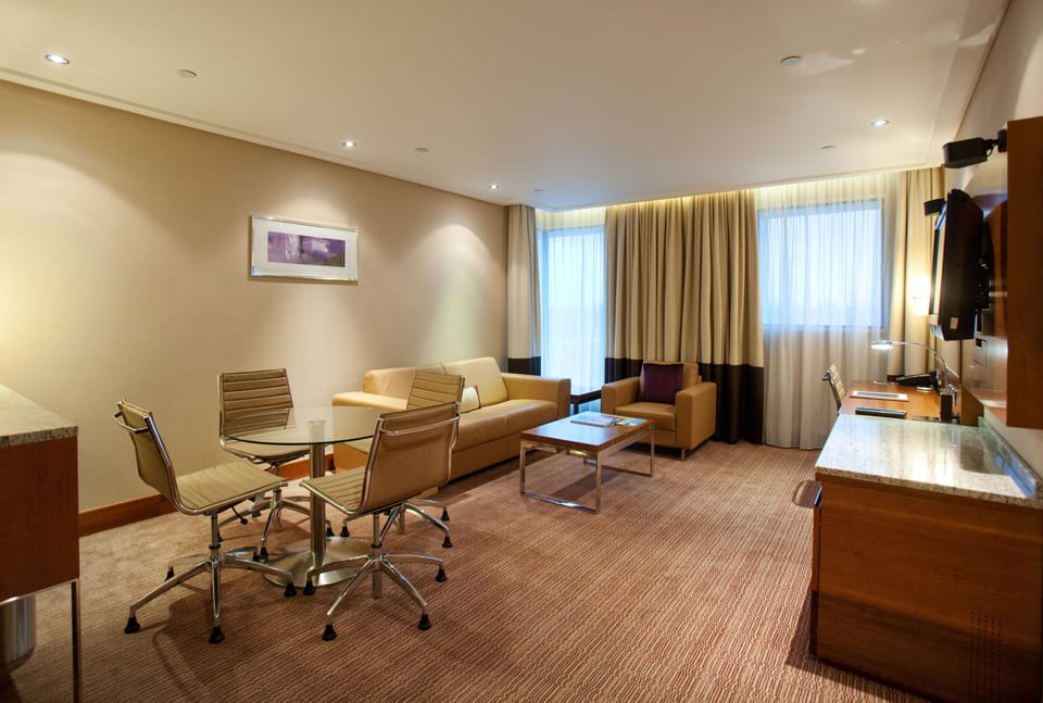 Club Suite, 1 Bedroom (Prestige - with lounge access) | Egyptian cotton sheets, premium bedding, pillowtop beds, in-room safe
