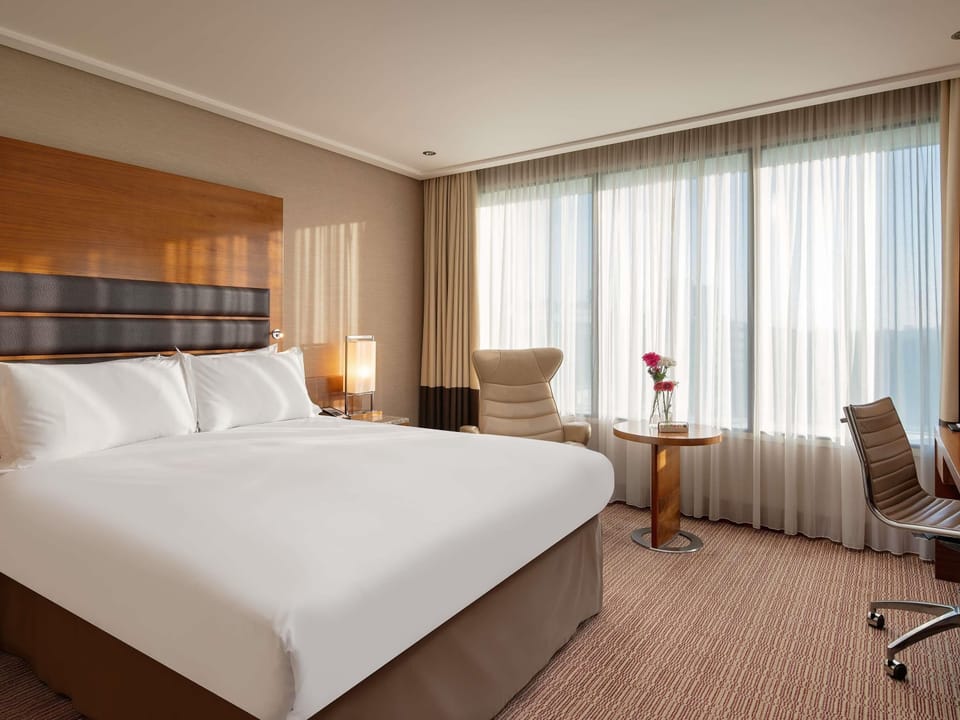Egyptian cotton sheets, premium bedding, pillowtop beds, in-room safe