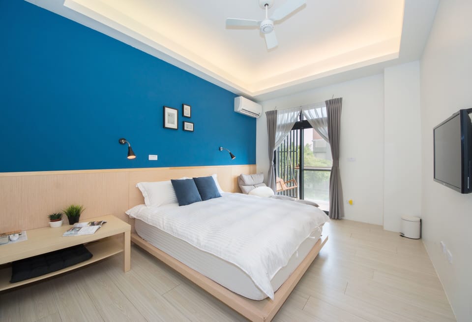 Comfort Double Room, 1 Bedroom, Bathtub | 1 bedroom, down comforters, pillowtop beds, minibar