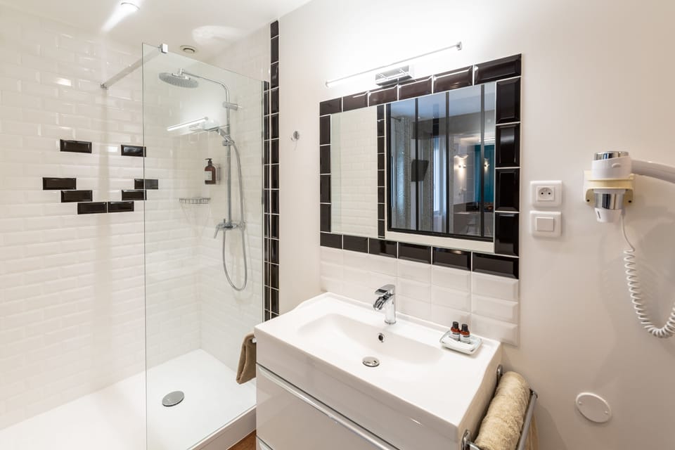 Shower, free toiletries, hair dryer, towels