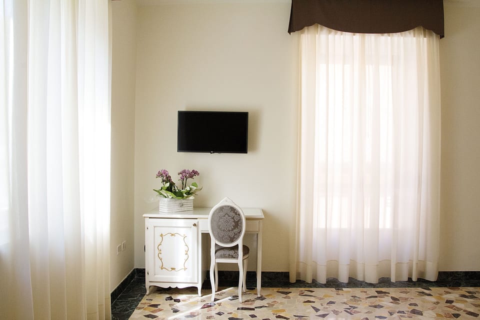 Deluxe Double Room, River View (Private External Bathroom) | In-room safe, desk, free WiFi, bed sheets