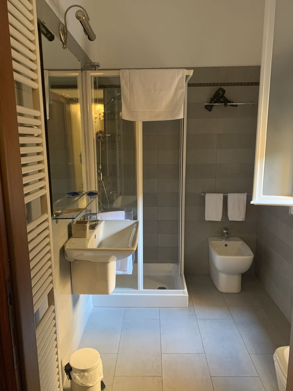 Shower, hair dryer, slippers, bidet