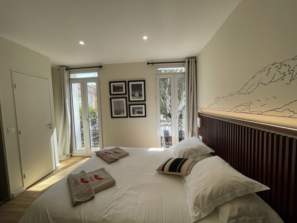 Classic Double Room, Ensuite, Park View