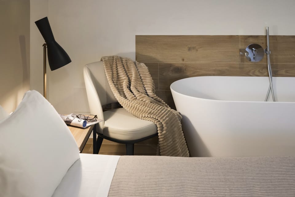 Family Room | Desk, cribs (free), WiFi (free), bed sheets