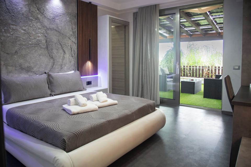 Standard Double Room, 1 Queen Bed, Terrace, Pool View | Desk, soundproofing, free WiFi