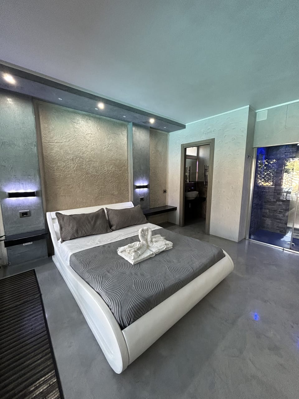 Loft, Non Smoking, Jetted Tub | Desk, soundproofing, free WiFi