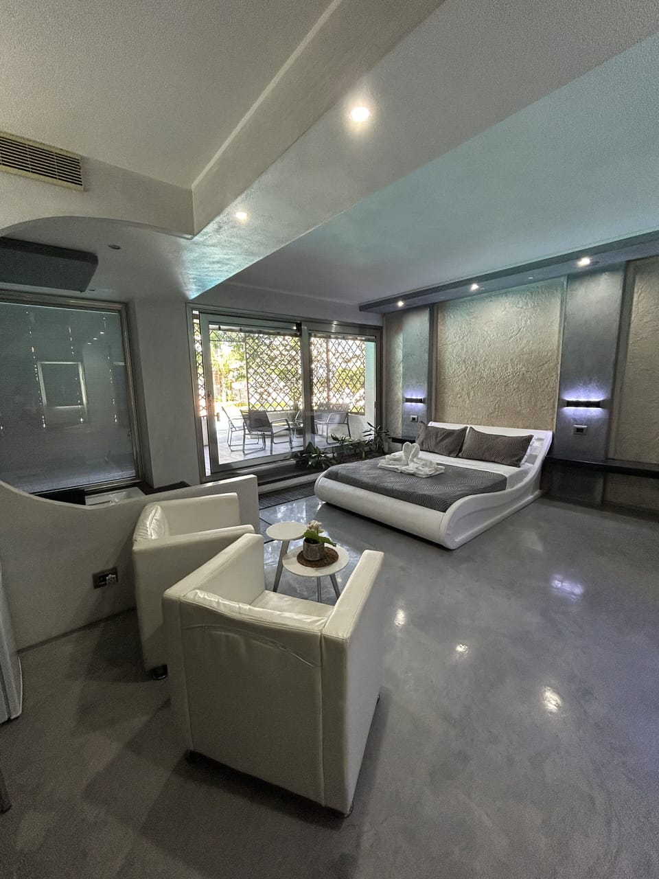 Loft, Non Smoking, Jetted Tub | Desk, soundproofing, free WiFi