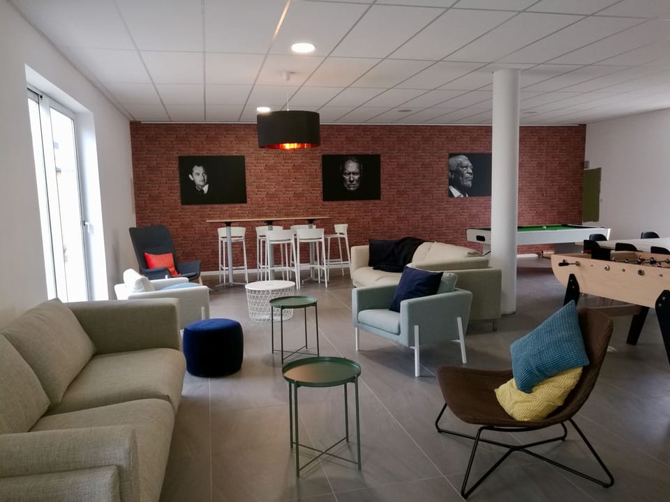 Lobby lounge