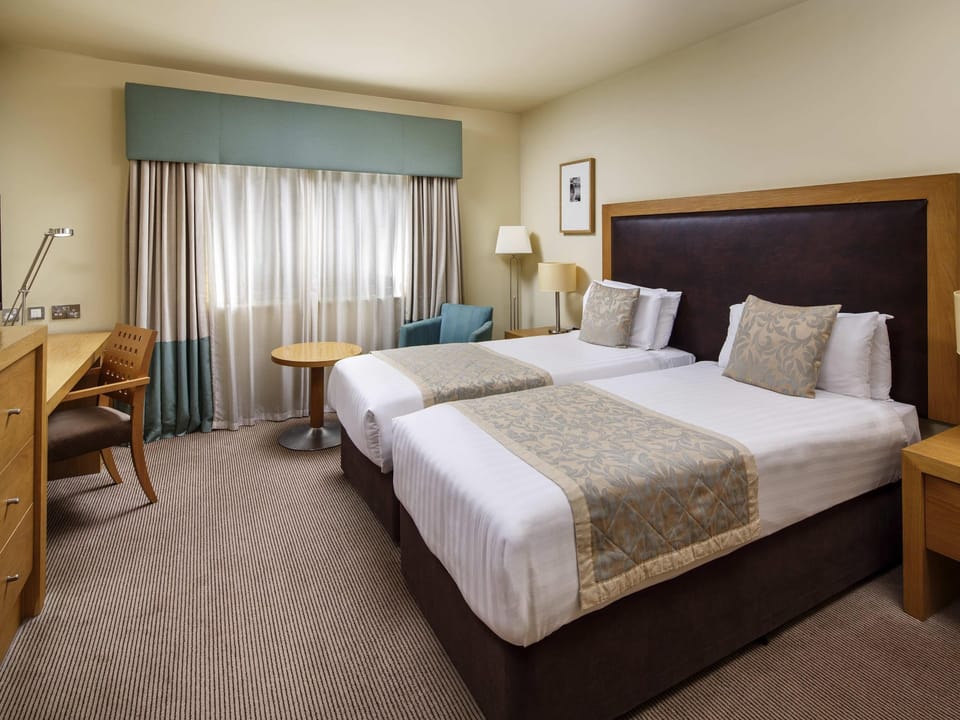 Classic Room, 2 Twin Beds | Premium bedding, in-room safe, desk, laptop workspace