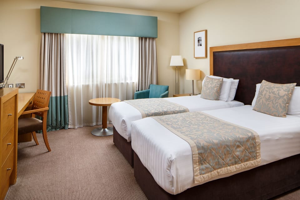 Classic Room, 2 Twin Beds | Premium bedding, in-room safe, desk, laptop workspace