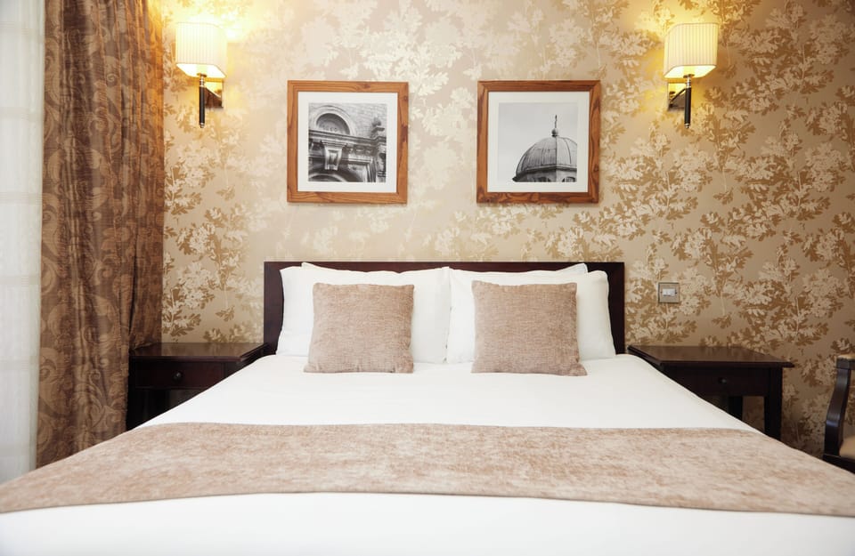 Superior Room | Desk, iron/ironing board, free WiFi