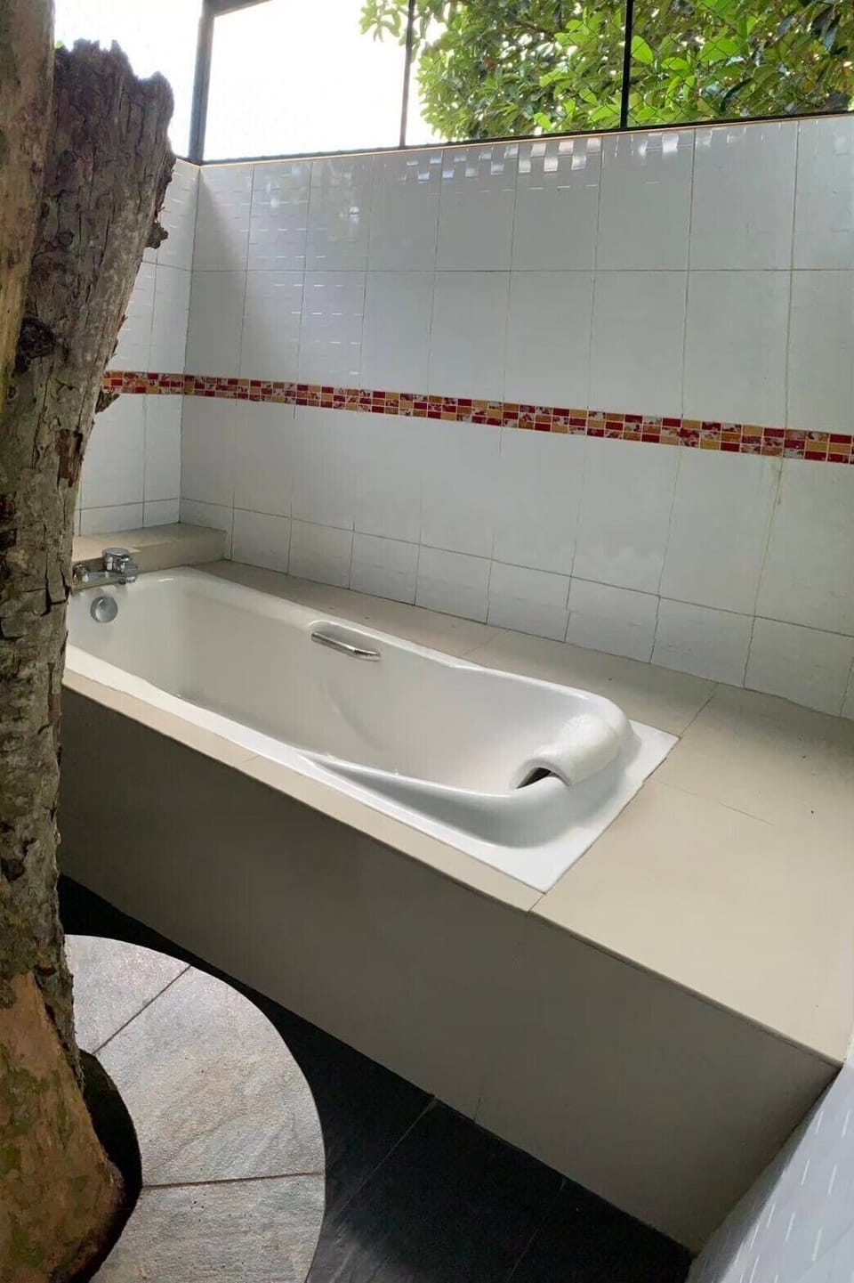 Deluxe With Bathtub | Bathroom | Rainfall showerhead, free toiletries, hair dryer, bidet