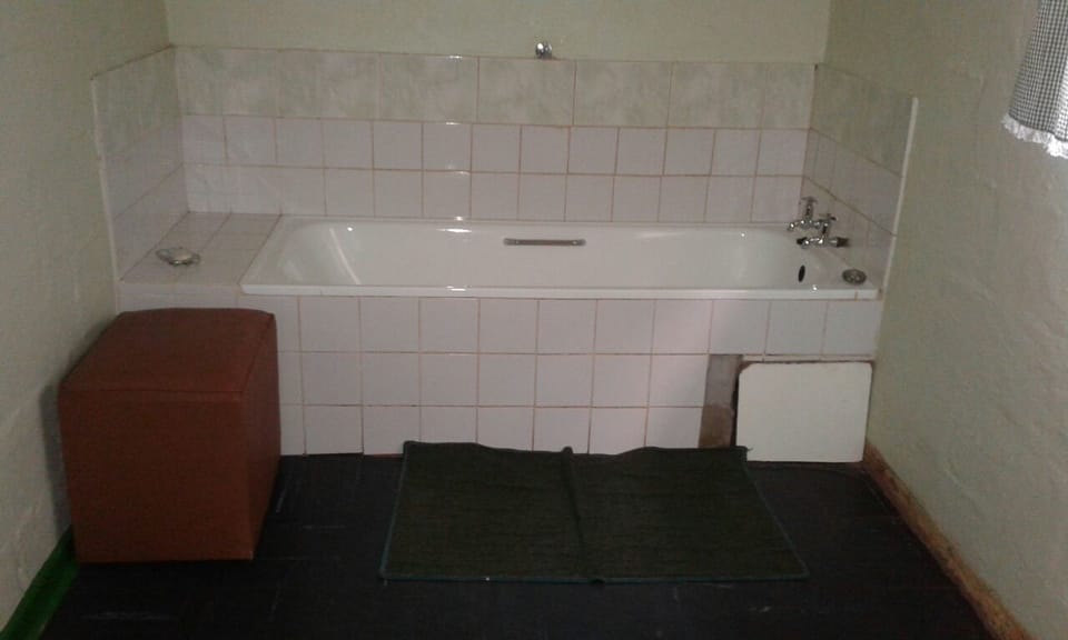 Economy Double Room | Deep soaking bathtub