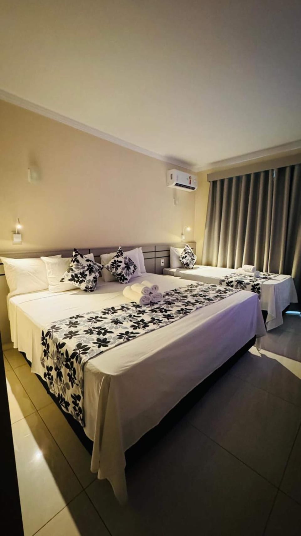 Deluxe Room | Minibar, in-room safe, individually furnished, desk