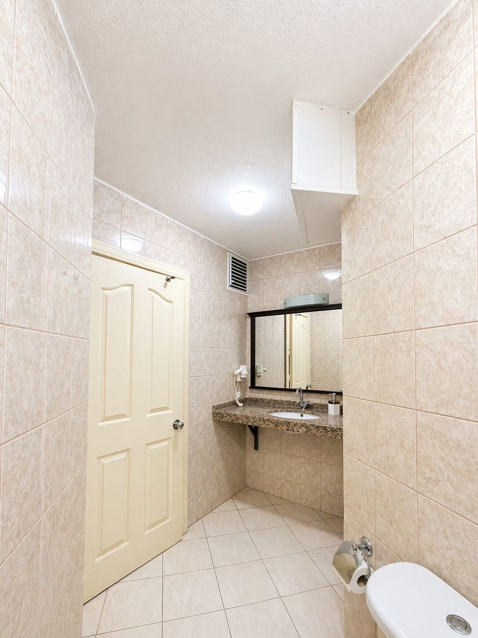 Junior Suite, 2 Bedrooms | Bathroom | Shower, free toiletries, hair dryer, slippers
