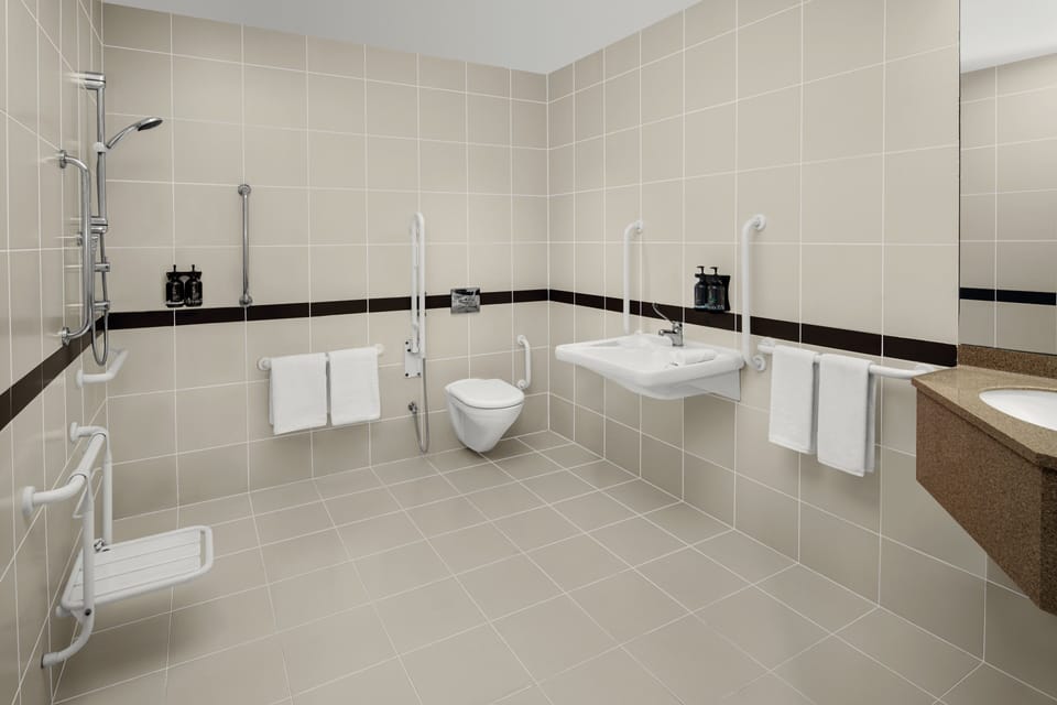 Standard Room | Bathroom | Shower, hair dryer, bathrobes, bidet