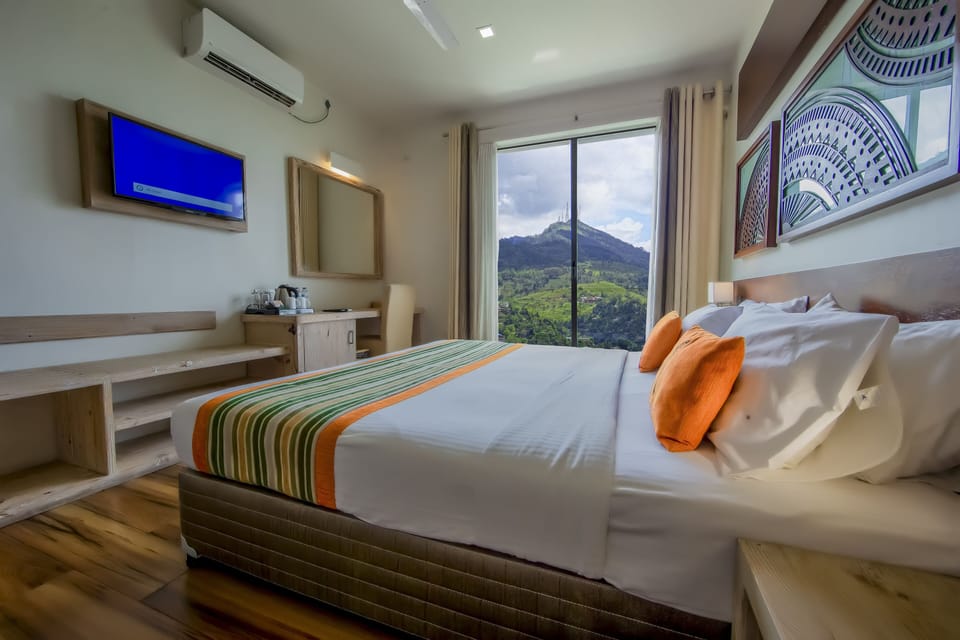 Deluxe Double or Twin Room, Mountain View | Egyptian cotton sheets, premium bedding, Select Comfort beds, minibar