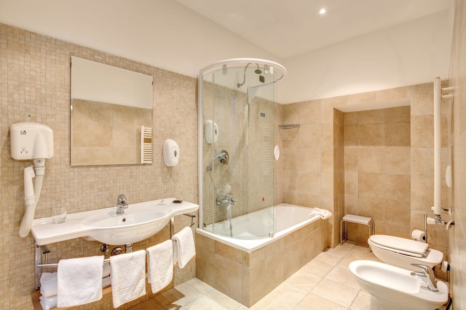 Quadruple Room | Bathroom | Combined shower/tub, hair dryer, bidet, towels