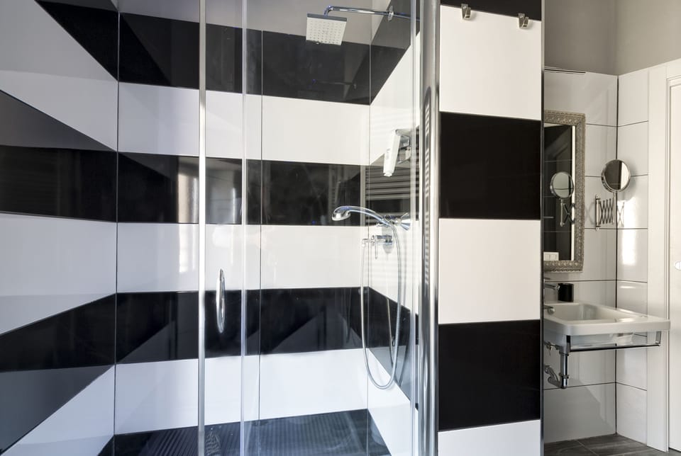 Superior Suite, City View | Bathroom shower