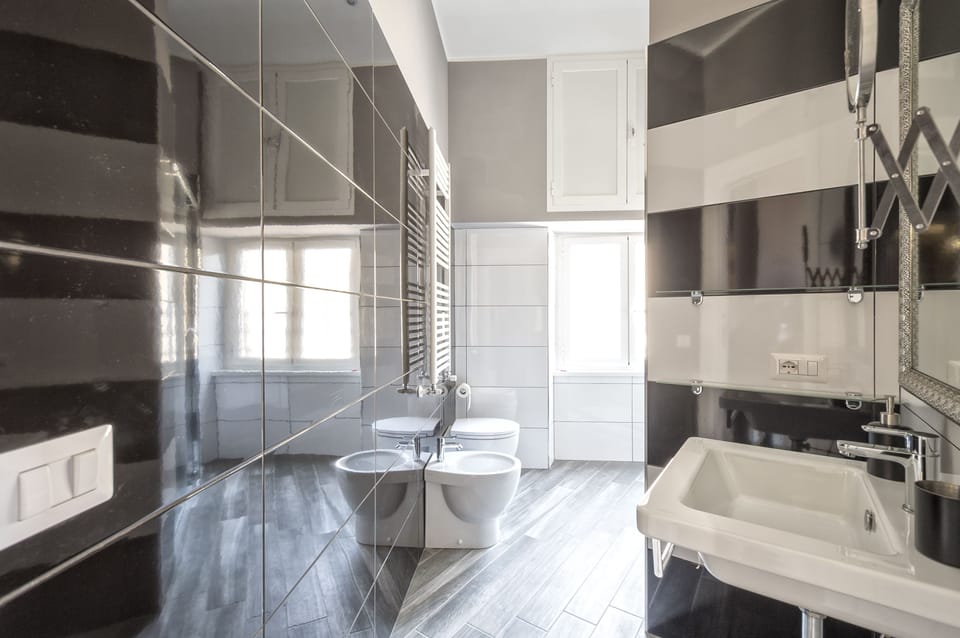 Superior Suite, City View | Bathroom | Shower, free toiletries, hair dryer, bathrobes