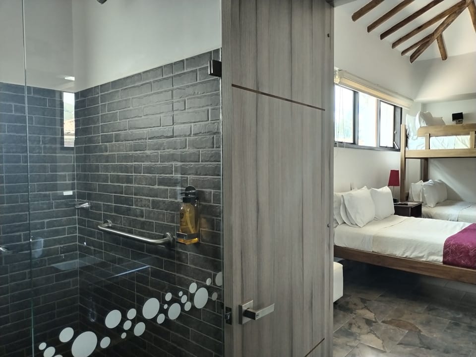 Family Room | Desk, free WiFi, bed sheets