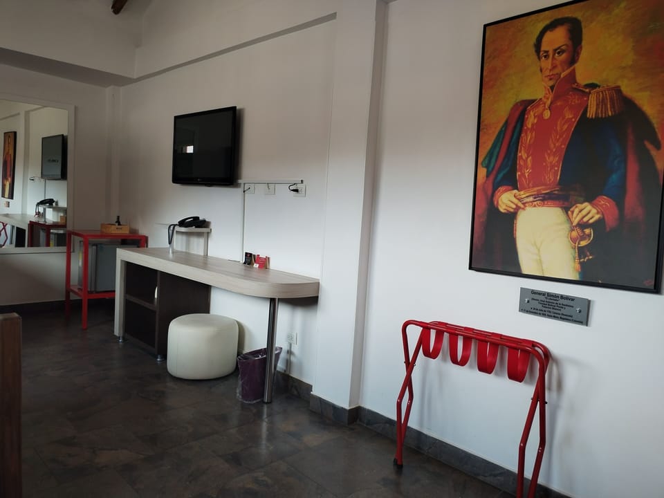 Family Room | Desk, free WiFi, bed sheets