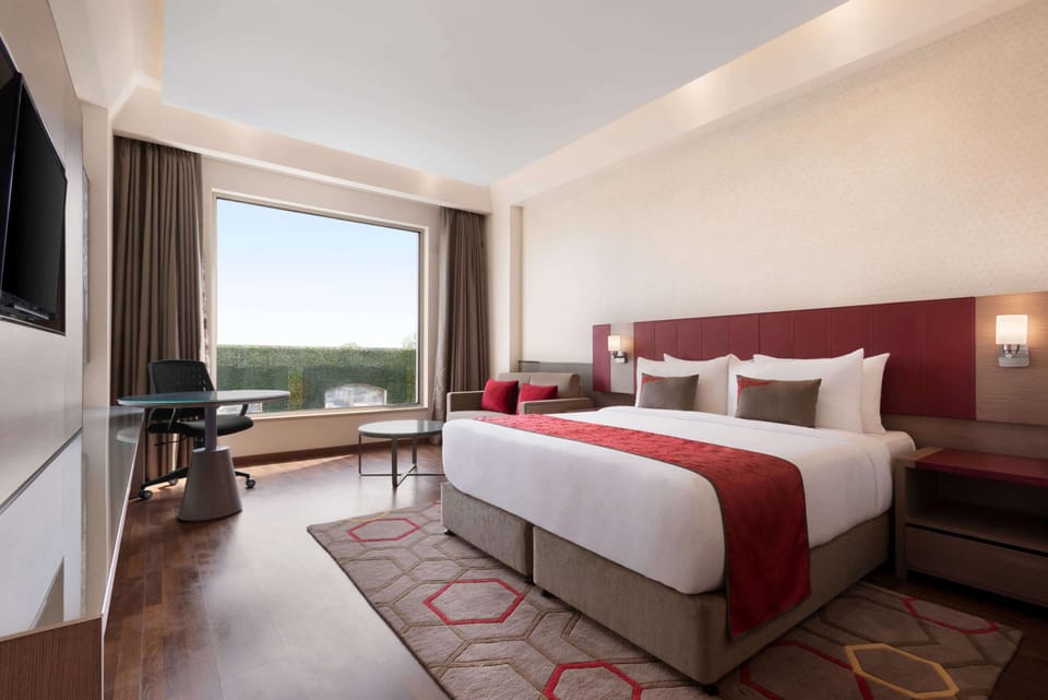 Suite, 1 Queen Bed, Non Smoking | Premium bedding, minibar, in-room safe, desk