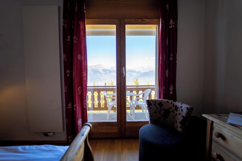 Double Room, Valley View | Minibar, in-room safe, blackout drapes, free WiFi