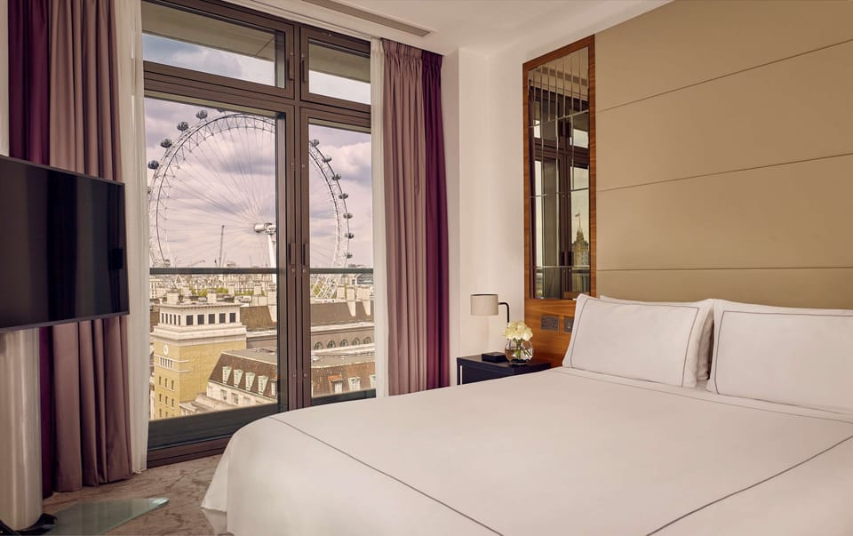 Junior Suite, 1 Double Bed (London Eye View) | City view