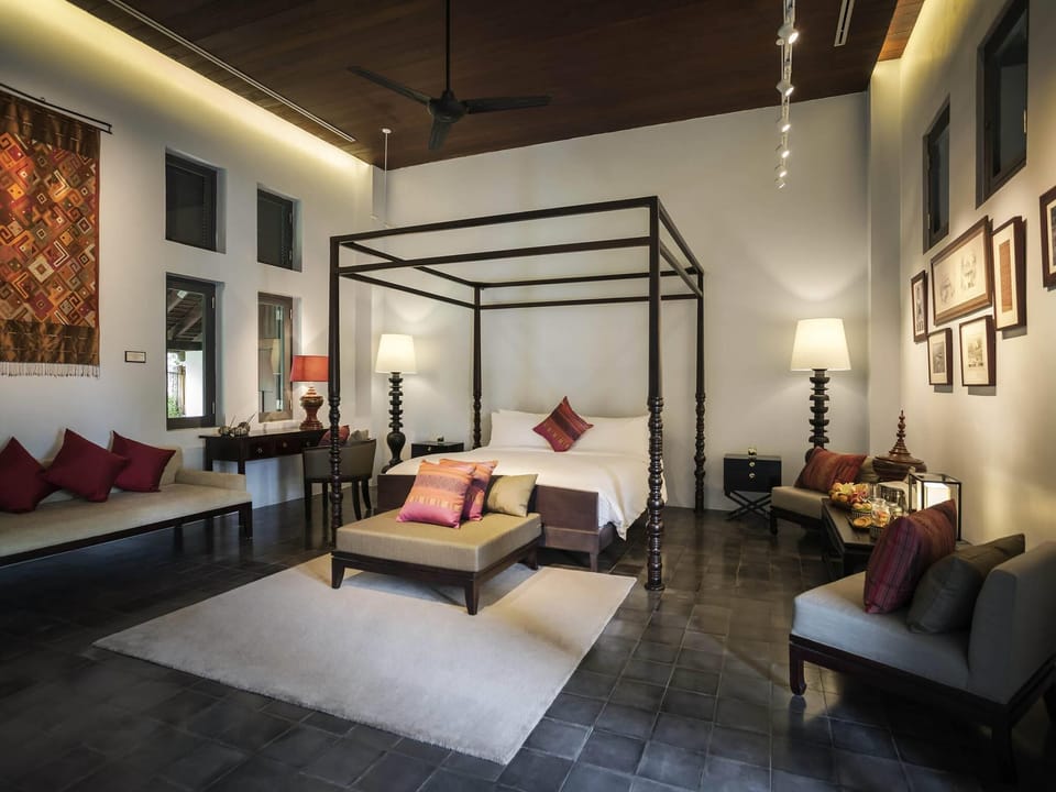 Premium bedding, down comforters, minibar, in-room safe