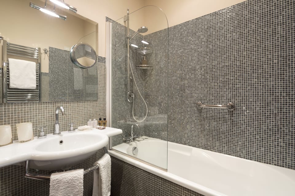 Superior Double or Twin Room | Bathroom | Free toiletries, hair dryer, bathrobes, slippers