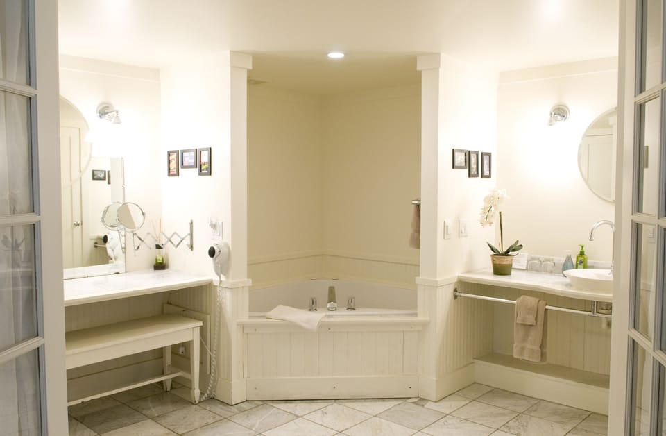 The Gazebo | Bathroom | Eco-friendly toiletries, hair dryer, bathrobes, towels